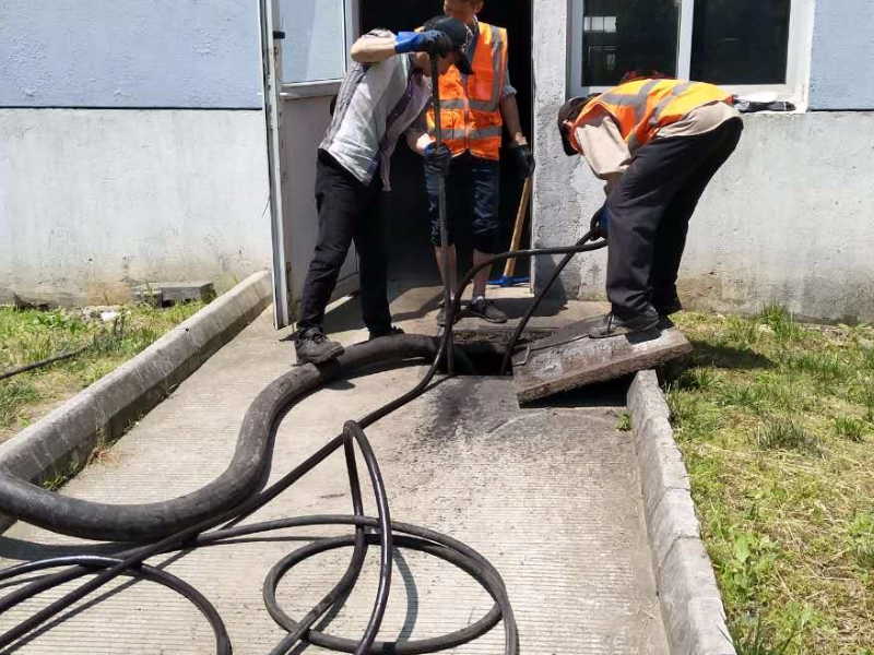 净月谭专业疏通各种管道﹢维修马桶水管﹢最专业